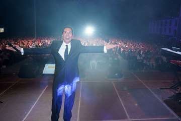  José Velez llena la plaza de Candelaria (Tenerife) con un concierto de dos horas/TA.